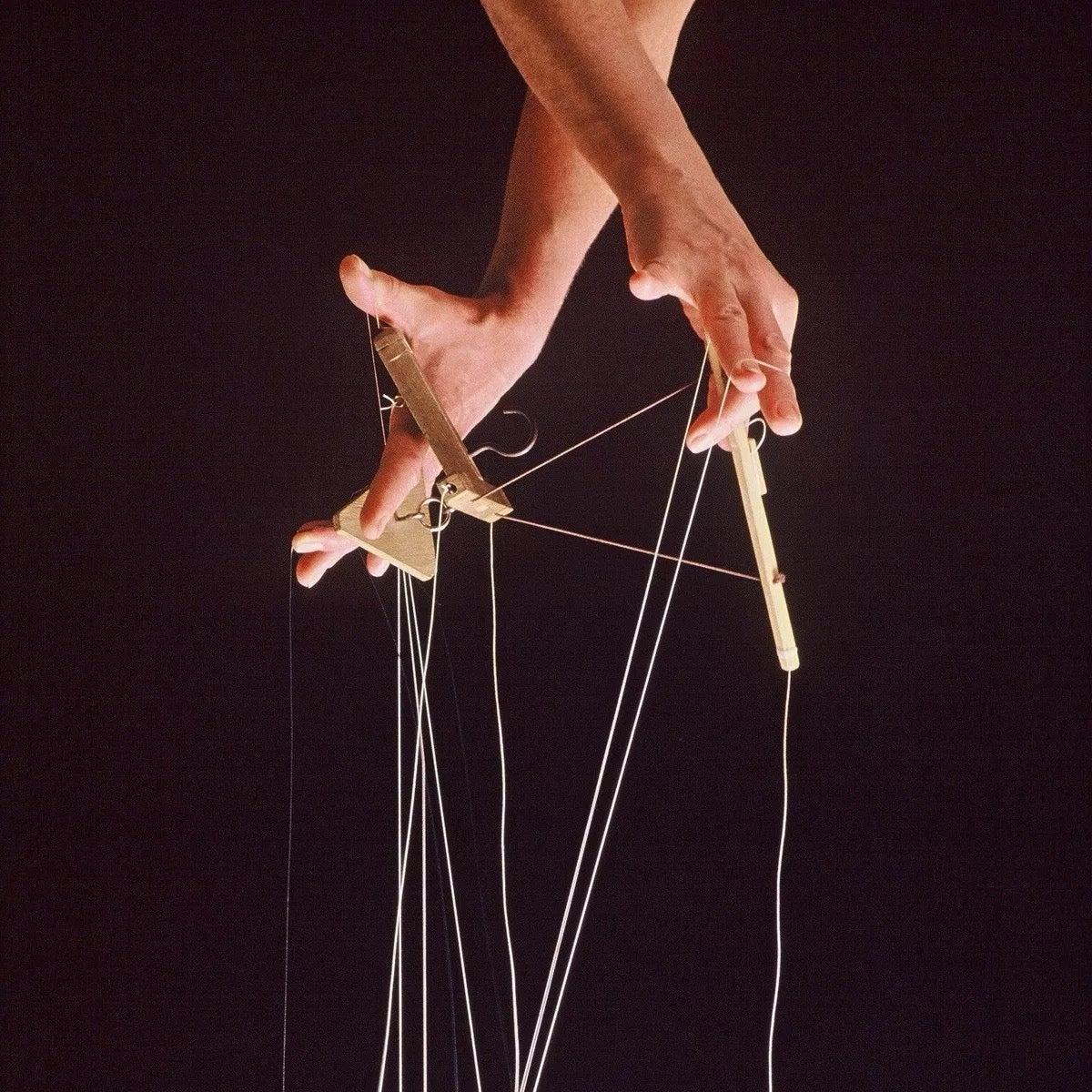 Haende_W1200_H1200_P51-07-21-95_fcd9d9ca33b8c15e1e757f671af3c3de Large.jpeg